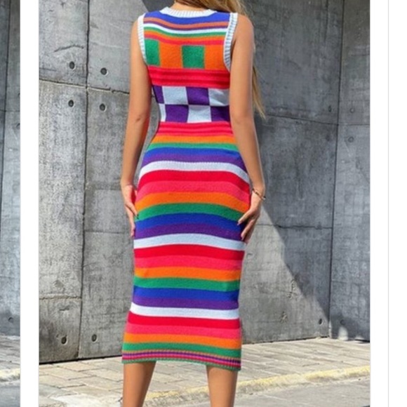 STRIKE A POSE! (Dress) - Picture 11 of 12